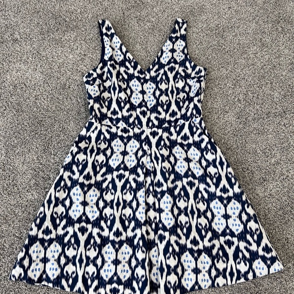 Gap 100% Linen Fit & Flare Ikat Print Sleeveless Blue White Mini Dress Size US 6 - Picture 1 of 11